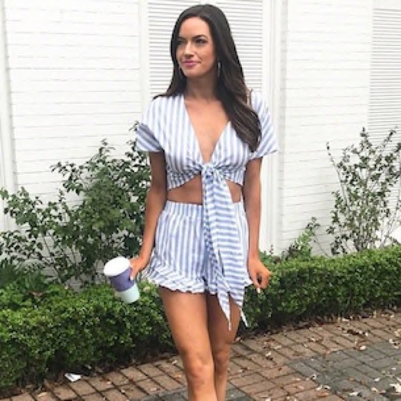 Crop top & frill shorts set blue white striped - Picture 8 of 8